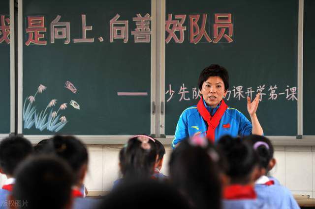 想到这，叶辰急忙又追问：伊藤先生，苏家这次派了什么人来跟你们谈合作？伊藤雄彦说：派了他们的长孙和长孙女，一个叫苏知非，一个叫苏知鱼。